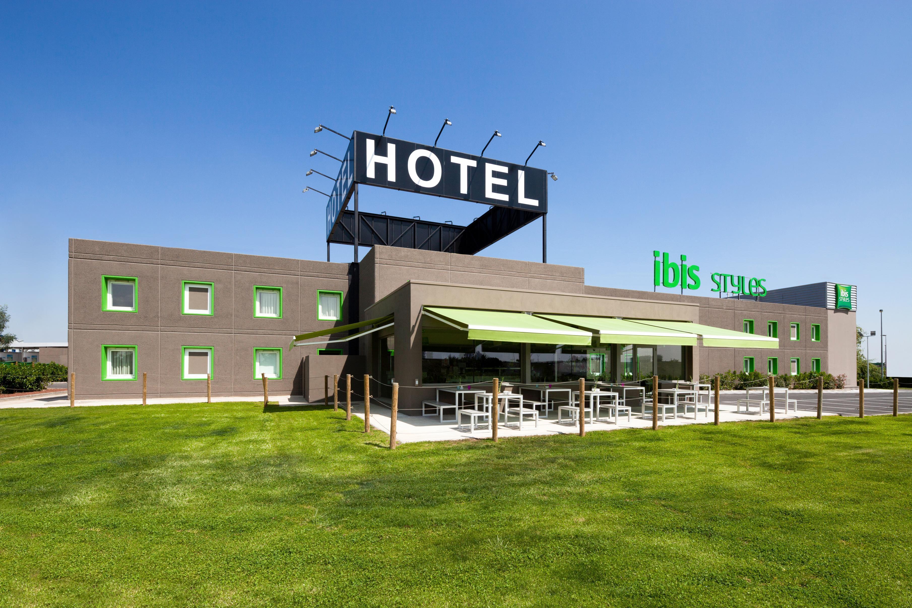 Hotel Ibis Styles Lleida Torrefarrera Exterior foto