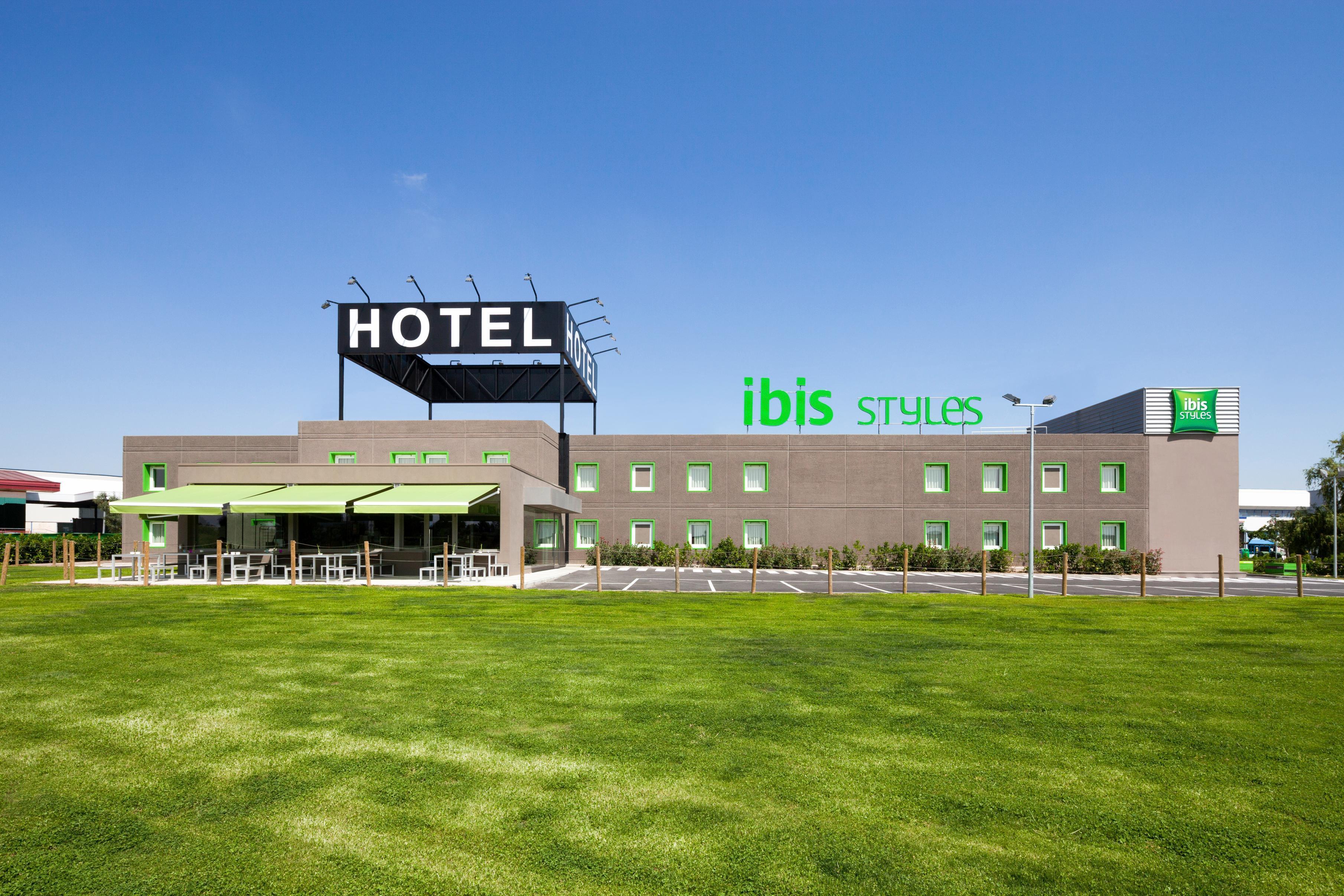 Hotel Ibis Styles Lleida Torrefarrera Exterior foto